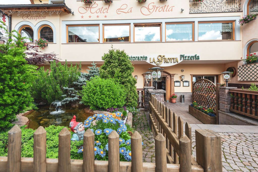 Content Dam Org 3 Images Full Rights Gusto Ristorante Pizzeria La Grotta La Grotta Vigo Archivio Apt Val Di Fassa Mrizzi 01